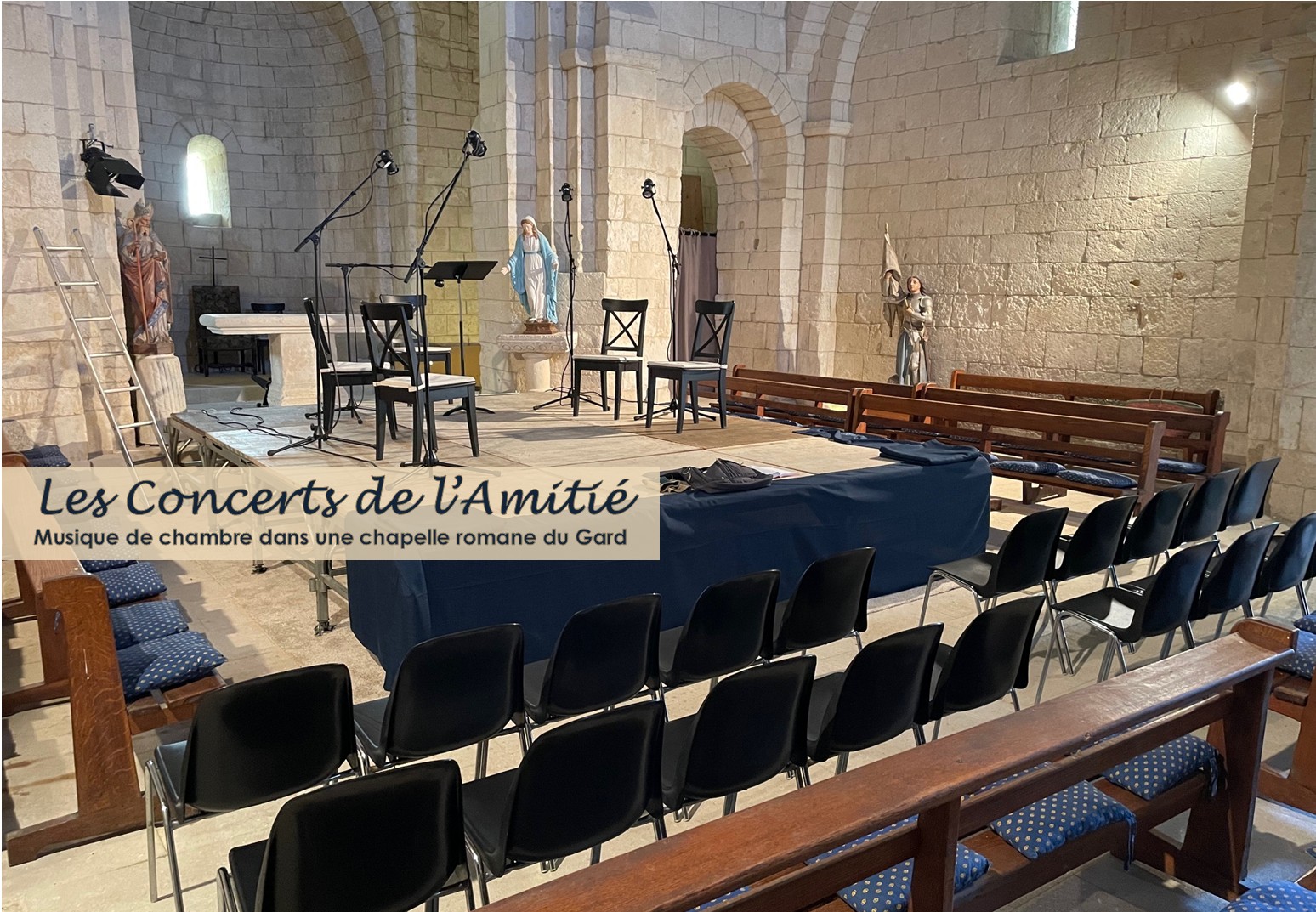 Intérieur avec estrade